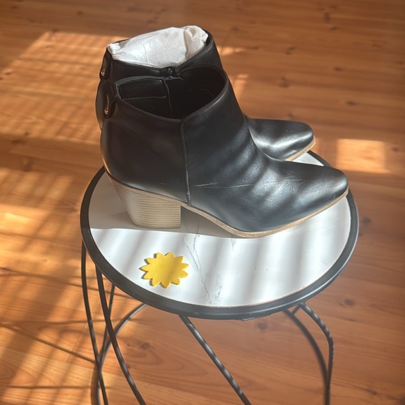 Brand new just fabulous ankle boot size 8.5. - Picture 3 of 6